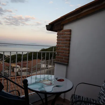 לינה וארוחת בוקר Rosaria Sea View 4*